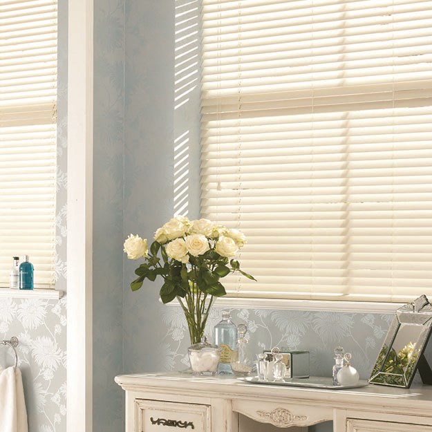 arena_sherwood_chalk_white_wooden_venetian_bli