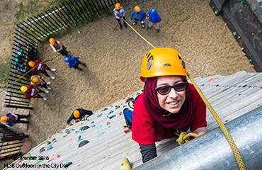 rlsb--outdoors-in-the-city-day