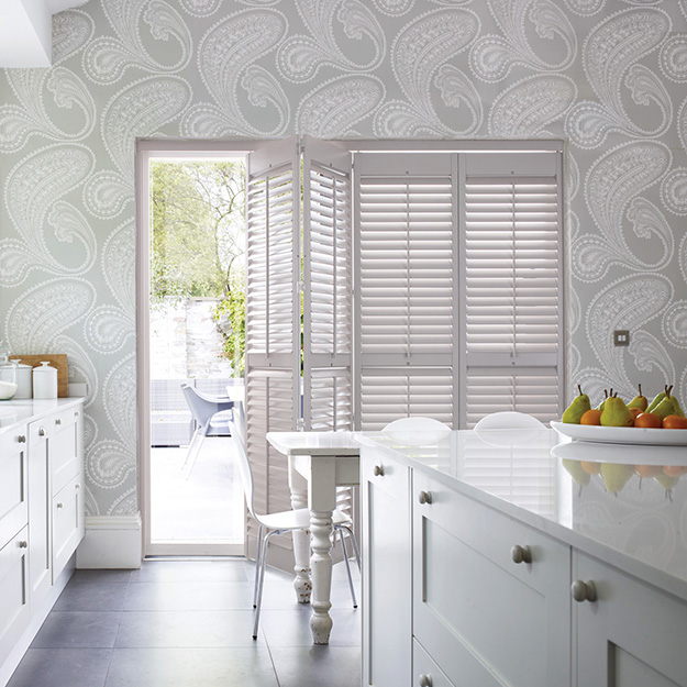 tracked-shutter-white